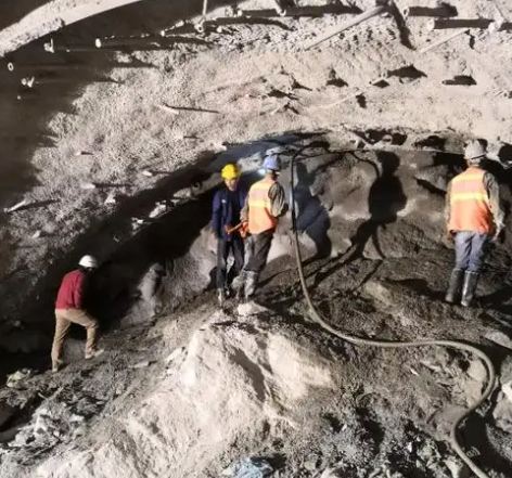 会东拱顶带模注浆料的施工流程及注意事项